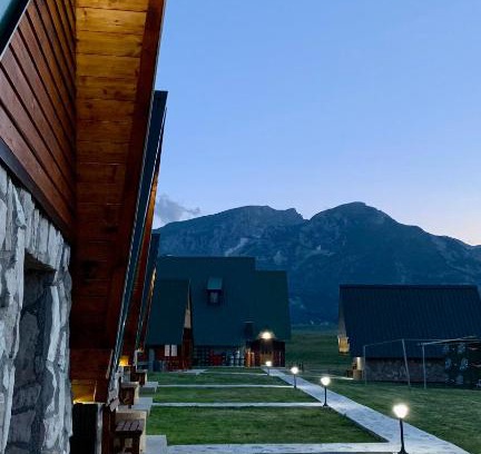 Virak Bed & Breakfast | Discover B&B Izvor: Family-Friendly with Hot Tub & Dining