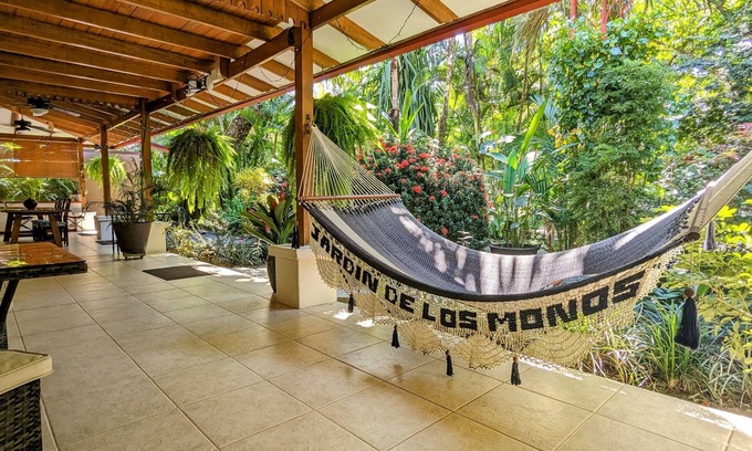 Playa Matapalo Bed & Breakfast | Unforgettable B&B Jardin de los Monos with Oceanfront Views