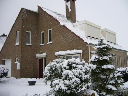 Zuid-Beijerland Bed & Breakfast | Scenic B&B Korendijk: Oceanfront Relaxation Awaits
