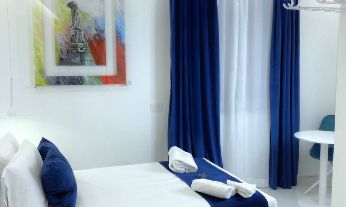 Crotone Bed & Breakfast | Oceanfront Single Room at B&B Kreart Suites & Rooms
