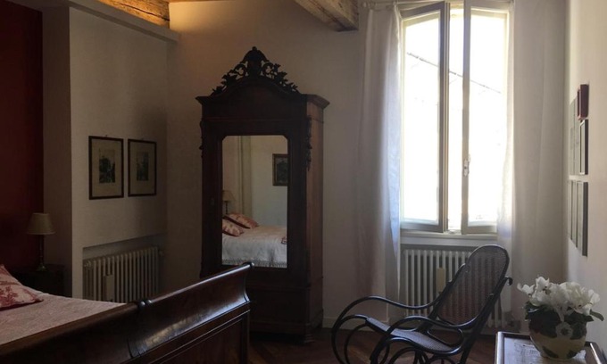 Old Town Bed & Breakfast | Discover B&B L'Affresco: Family-Friendly Retreat with Dining