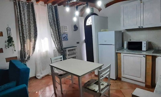Usigliano Bed & Breakfast | Cozy B&B L'angolino: Two-Room Apartment in Tuscany