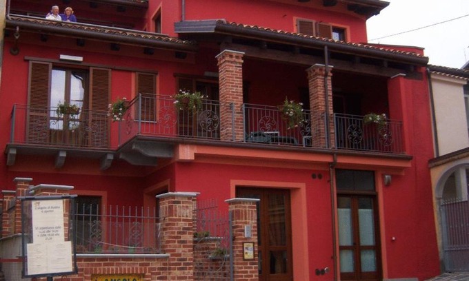 Novello Bed & Breakfast | Pet-Friendly L'Angolo di Rosina: Rated 9/10 with Breakfast