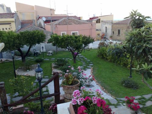 Milazzo Bed & Breakfast | Discover L'Antico Borgo: Family-Friendly Retreat