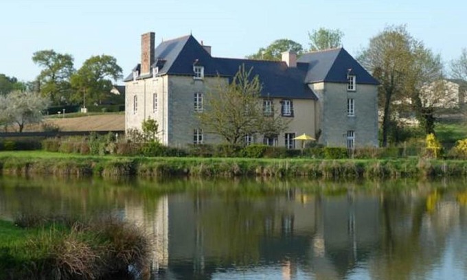 Saint-Maugan Bed & Breakfast | Guest-Favorite B&B L'Atelier du Presbytère with Breakfast