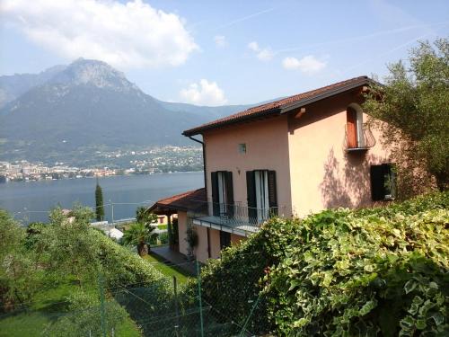 Oliveto Lario Bed & Breakfast | Cozy Stay at B&B L'erica with Oceanfront Views