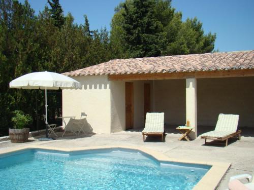 Les Hauts de Villeneuve Bed & Breakfast | Oceanfront Escape at B&B L'Oustalet de Sylvie, Rated 9.5/10