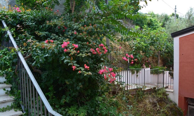 Paola Bed & Breakfast | Discover B&B La Casa Rossa: Family-Friendly with Breakfast