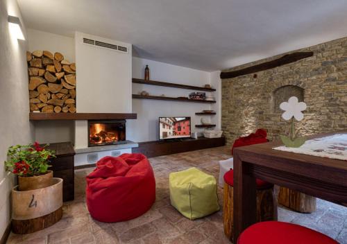 Monastero di Vasco Bed & Breakfast | Guest Rated B&B La Ceramica Moline with Hot Tub & Dining