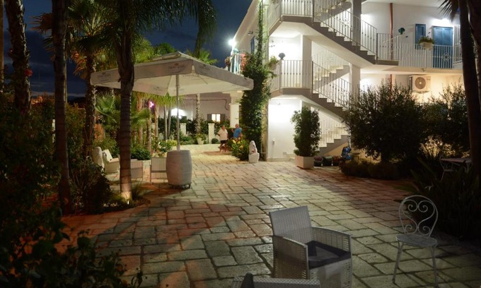 Torre Colimena Bed & Breakfast | Delightful B&B LA COLIMENA: Family-Friendly with Breakfast