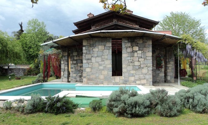 Lessona Bed & Breakfast | Cozy B&B La Colombera with Oceanfront Pool & Dining