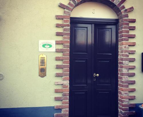 Poirino Bed & Breakfast | Cozy B & B La Guesthouse with Hot Tub and Breakfast