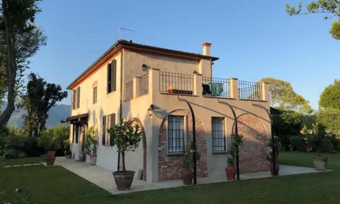 Marina di Pietrasanta Bed & Breakfast | Discover Comfort at B&B La Limonaia with Accessibility Options