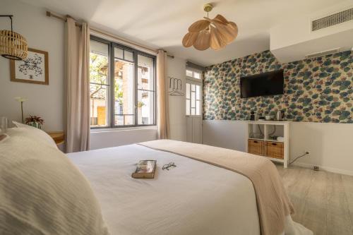 Albi Bed & Breakfast | Welcoming B&B La Maison de Julia with Ocean View & Pool