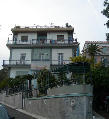 Posillipo Bed & Breakfast | Inviting B&B La Nave: Oceanfront Retreat with Hot Tub