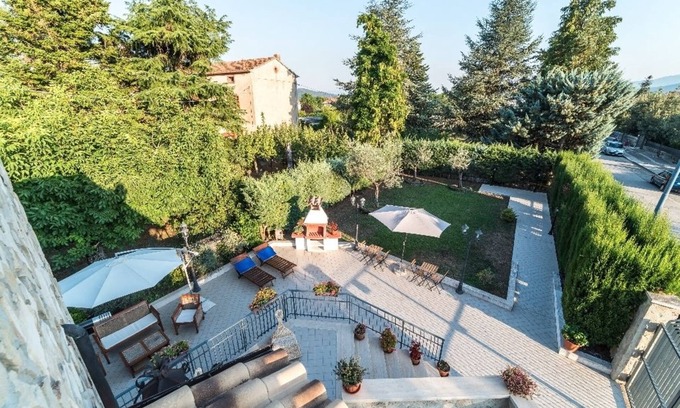 Rocchetta a Volturno House | Relax at B&B La Sorgente with Pool, Spa & Breakfast
