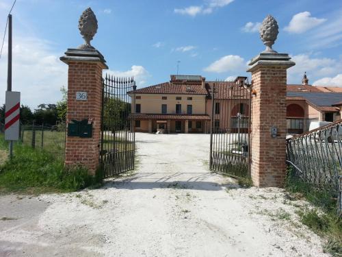 Castelvetro Piacentino Bed & Breakfast | Comfortable Stay at B&B La Viola - Pet and Child Friendly