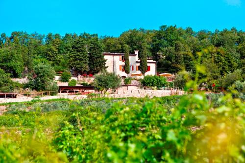 Fumane Bed & Breakfast | Experience Comfort at B&B Le Corone - 4 Star Stay