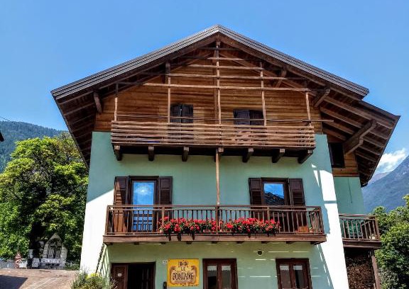Carzano Bed & Breakfast | Family-Friendly B&B Le Fontane with High Guest Rating