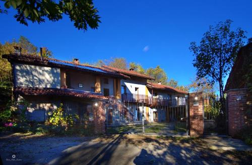 Bricherasio Bed & Breakfast | Pet-Friendly B&B Le Mimose with Ocean Views & Restaurant