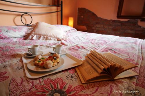 Magugnano Bed & Breakfast | Discover B&B Le Palme d'Oro: Family-Friendly Retreat