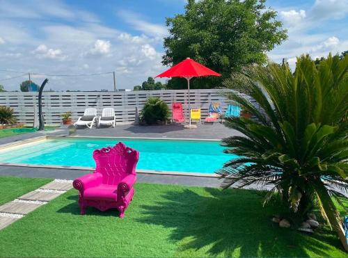 Funo House | Discover B&B le palme: Oceanfront Haven with Hot Tub