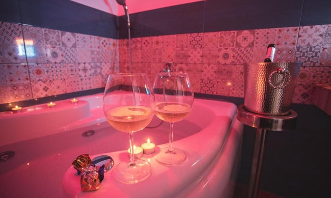 Gazzi Bed & Breakfast | Cozy B&B Leon with Breakfast and Hot Tub Amenities