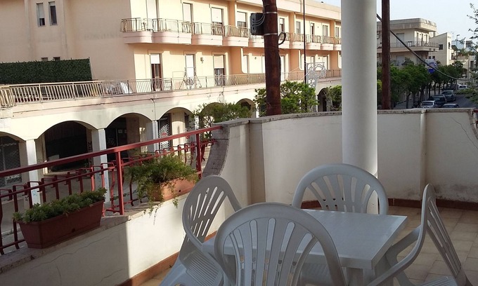 Lequile Bed & Breakfast | Budget-Friendly B&B Leopardi with Breakfast & Child Care