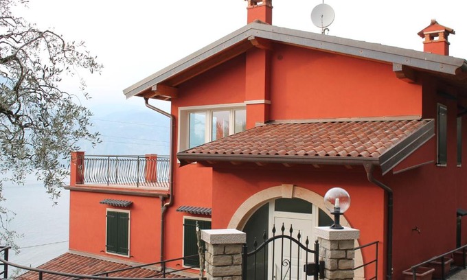 Magugnago Bed & Breakfast | Child-Friendly Retreat at B&B Lil with 9.3/10 Rating