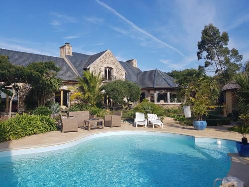 Pommeret Bed & Breakfast | Oceanfront Bliss at B&B Lou Mas with Pool & Breakfast