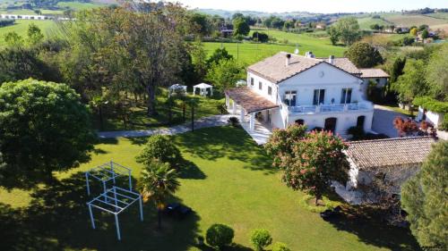 Bettolelle Bed & Breakfast | Oceanfront Retreat at B&B Luna Bianca - Rated 8.8/10