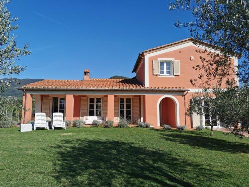 Fosdinovo Bed & Breakfast | Pet-Friendly B&B Luna Nuova with Ocean View & Breakfast