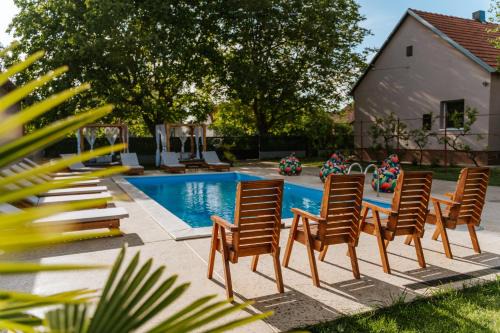 Petrovaradin Villa | Highly Rated B&B LUX Pavlovci: Family & Pet Friendly