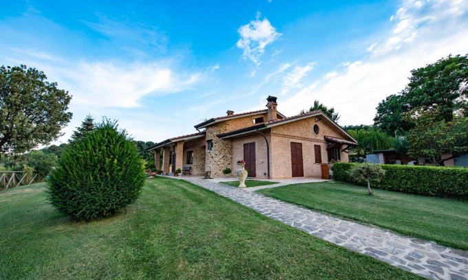 Osimo Bed & Breakfast | Relax at B&B Madonna Carradori: Oceanfront Oasis with Spa