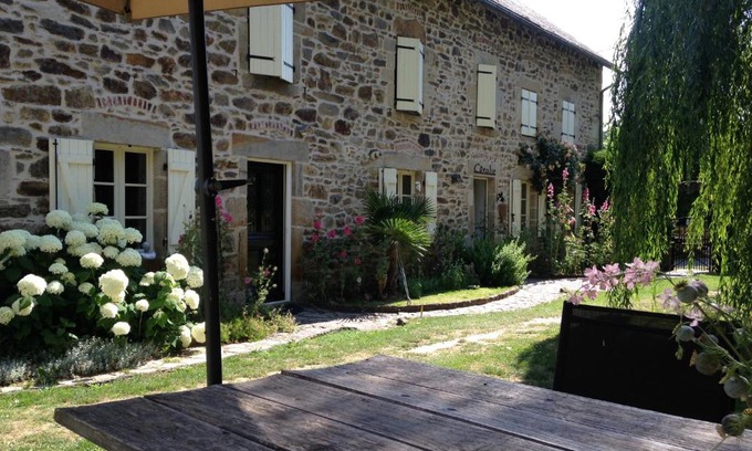 Sainte-Christine Bed & Breakfast | Guest Rated 9.4: B&B Maison Coralie with Restaurant & Breakfast