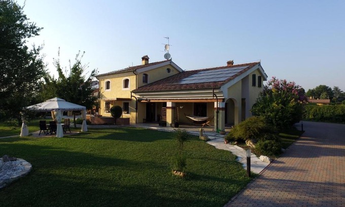 Rubano Bed & Breakfast | Top-Rated B&B Melograno MC: Family-Friendly Retreat
