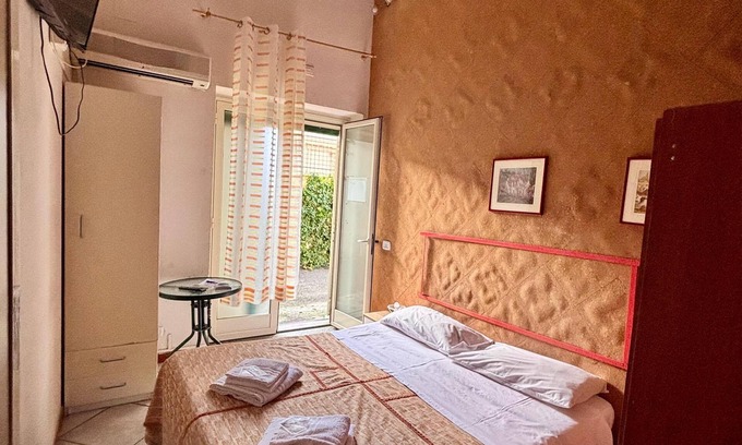 Scillichenti Bed & Breakfast | Cozy B&B Minicurcu with Breakfast and Family Rooms