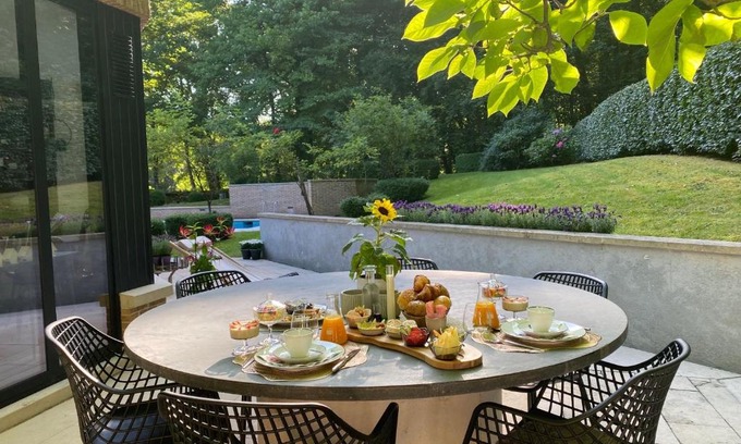 Blanden Bed & Breakfast | Experience B&B Miranoza: Eco-Friendly Retreat with Hot Tub