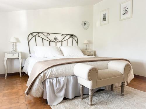 Giulianello Bed & Breakfast | Pet-Friendly Escape at B&B Nero Buono with Ocean Views