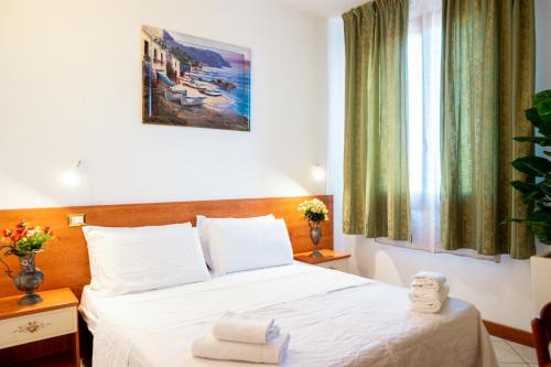 Marghera Bed & Breakfast | Cozy B&B New Aurora Venice: Pet-Friendly with Dining