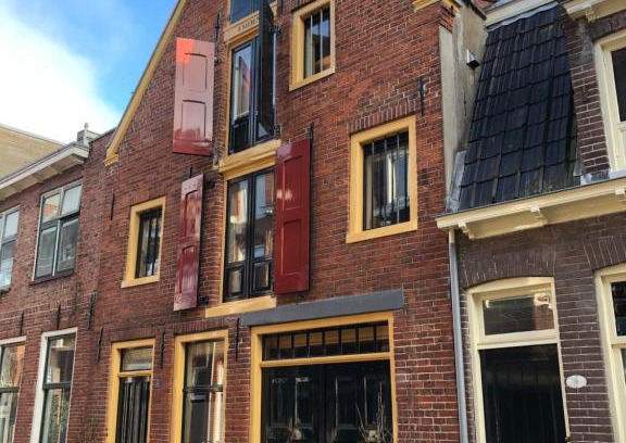 Binnenstad-Oost Bed & Breakfast | Discover B&B Pakhuis Emden: Pet Friendly & Family Welcoming