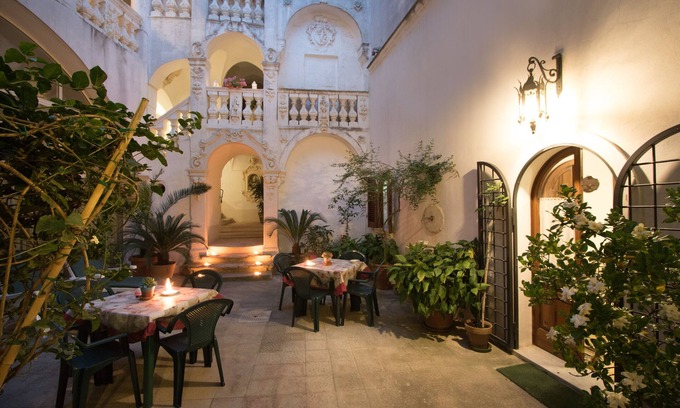 Salve Bed & Breakfast | Charming B&B Palazzo Ceuli - Historic Apartment with Kitchen