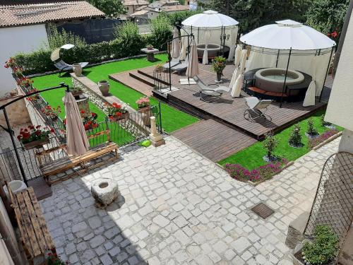 Barisciano Bed & Breakfast | Inviting B&B Palazzo La Loggia with a Hot Tub & Breakfast