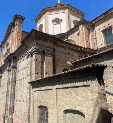 Voghera House | Cozy B&B Piazza Duomo al 55 with Hot Tub & Pet-Friendly Stay