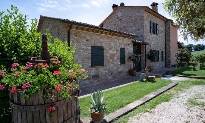 Avigliano Umbrio Bed & Breakfast | Exceptional B&B Pino Cedro with Pool & Family-Friendly Amenities