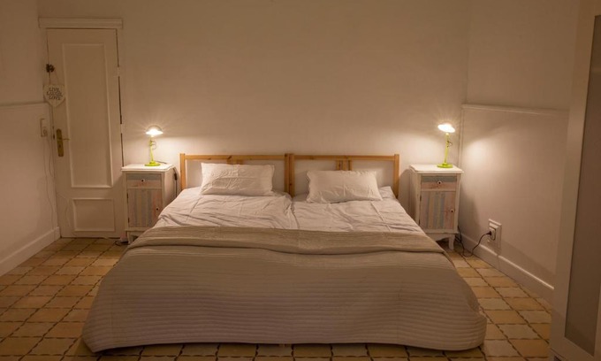 Old Town Bed & Breakfast | Charming B&B Placa Bell-Lloc: Family-Friendly Retreat