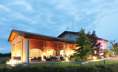 Pasiano di Pordenone House | Relax at Agriturismo Podere Dell'Angelo with Ocean Views