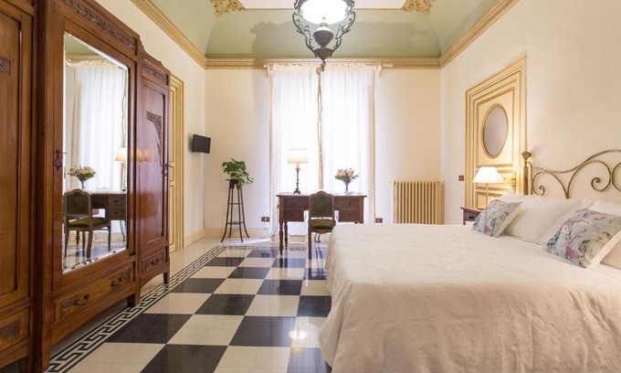 Kalsa Bed & Breakfast | Experience Comfort at B&B Porta Carolina with Pool & Breakfast