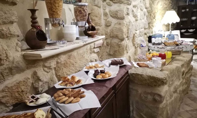 Enna Bed & Breakfast | Cozy B&B Proserpina: Family-Friendly with Breakfast Included