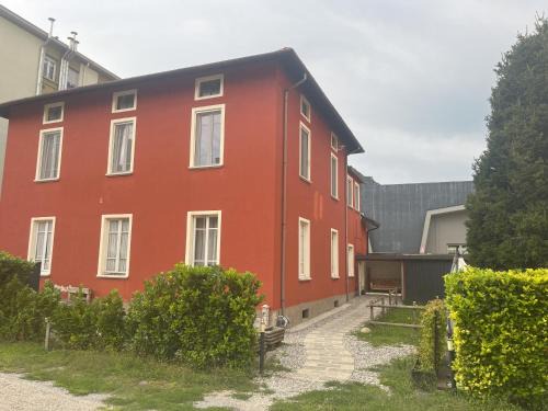 Garlate Bed & Breakfast | Discover B&b Red House: Pet & Child Friendly Retreat